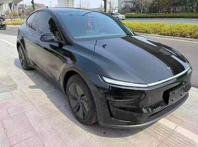 特斯拉MODEL 正面外观二