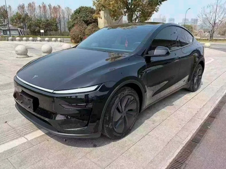 特斯拉MODEL 正面外观三