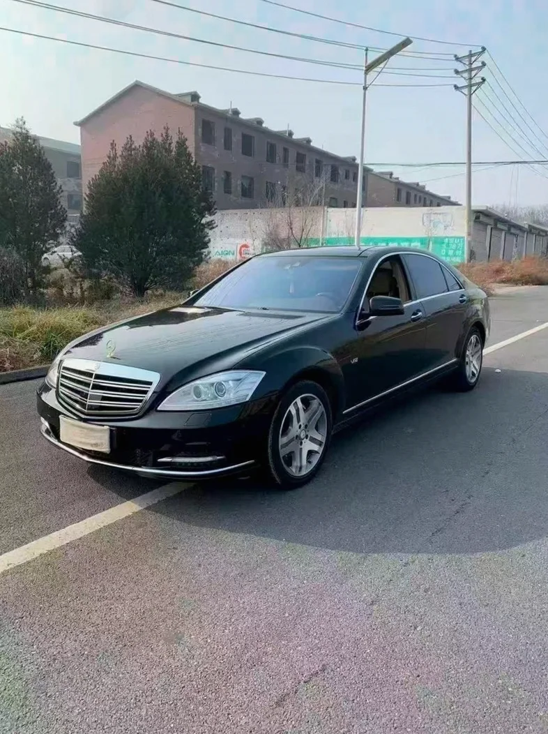 奔驰S 正面外观二