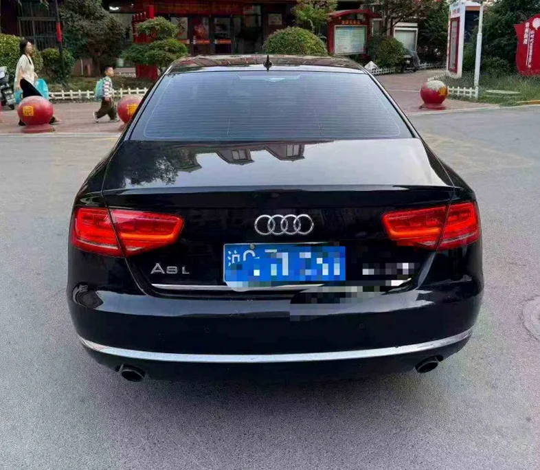 奥迪A8L 内饰后排
