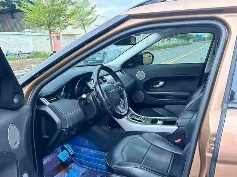路虎极光 后面外观二