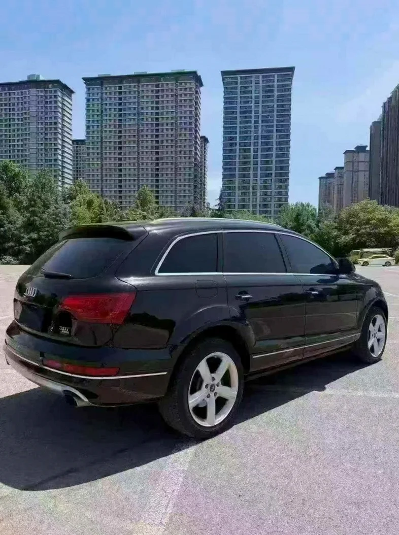 奥迪Q7 内饰后排