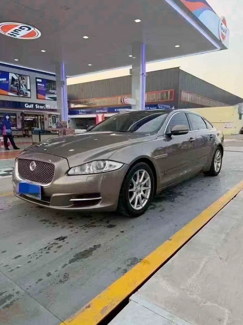 捷豹XJL 正面外观三