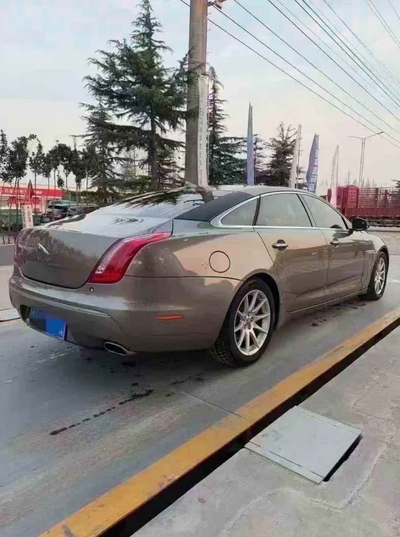 捷豹XJL 内饰前排