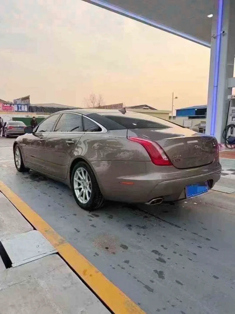 捷豹XJL 内饰后排