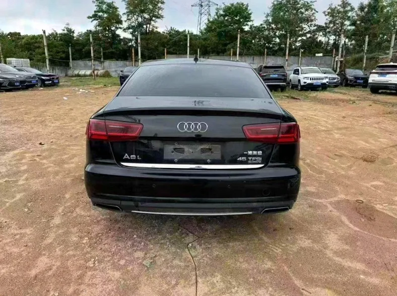 奥迪A6L 驾驶室
