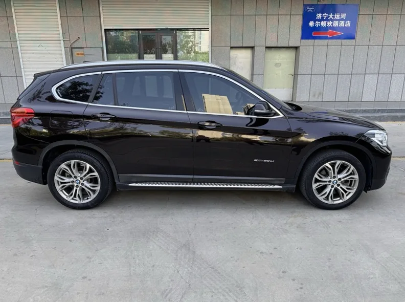 X1宝马 正面外观三