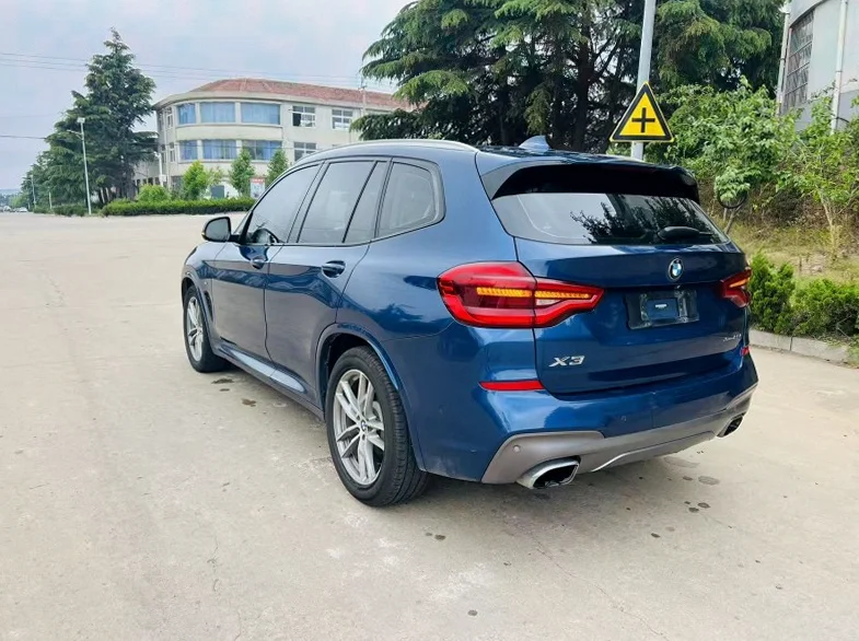 宝马X3 后面外观三