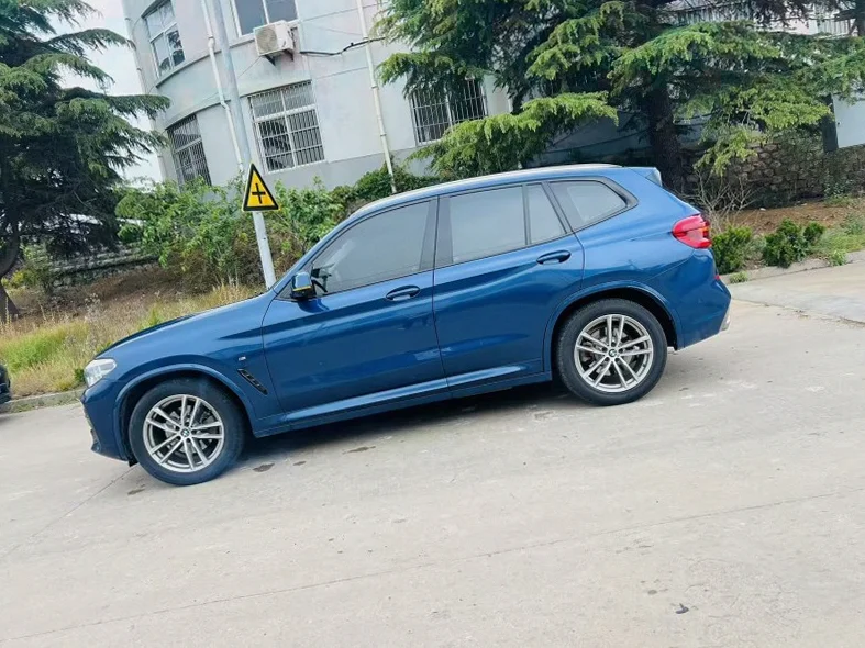 宝马X3 后面外观一