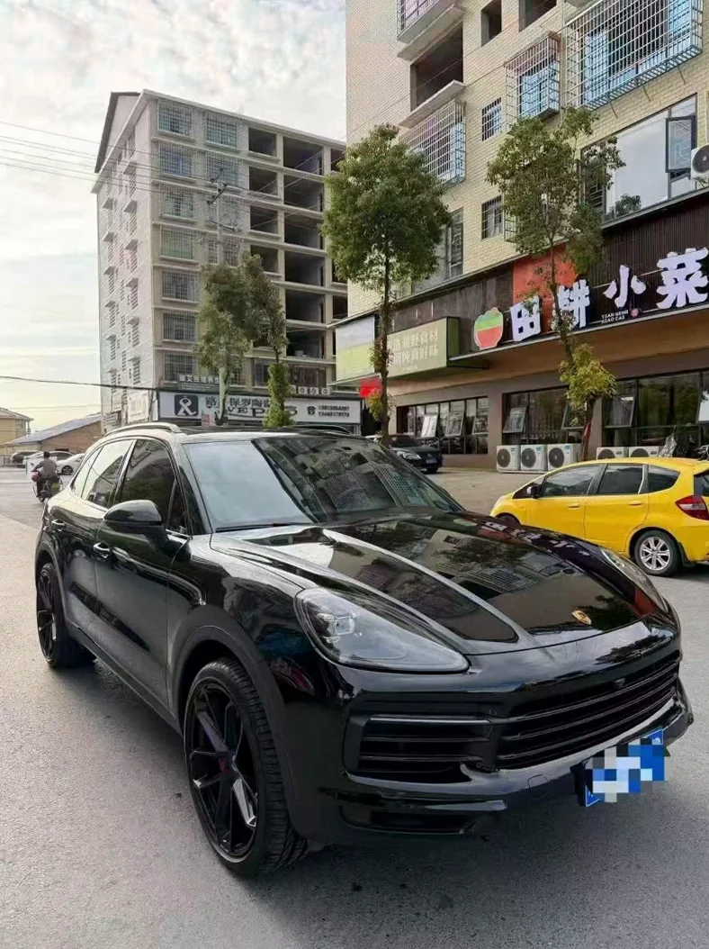 保时捷卡宴 正面外观三