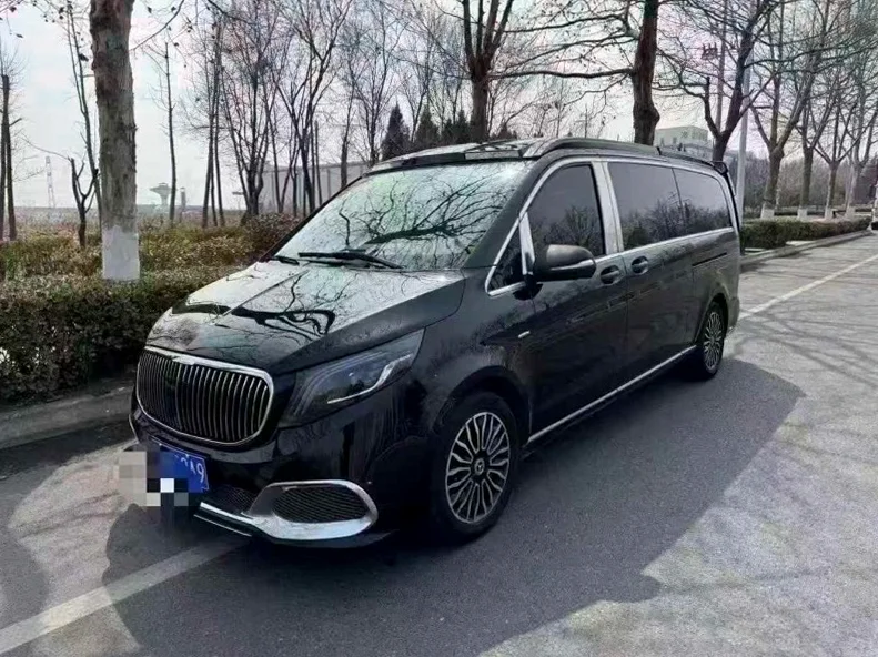 奔驰V 正面外观三
