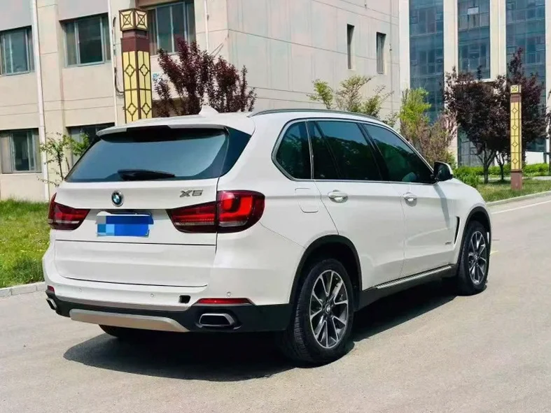宝马X5 后面外观三