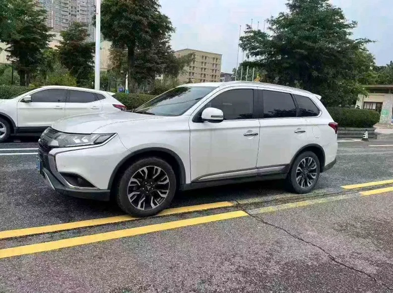 三菱欧蓝德 正面外观三