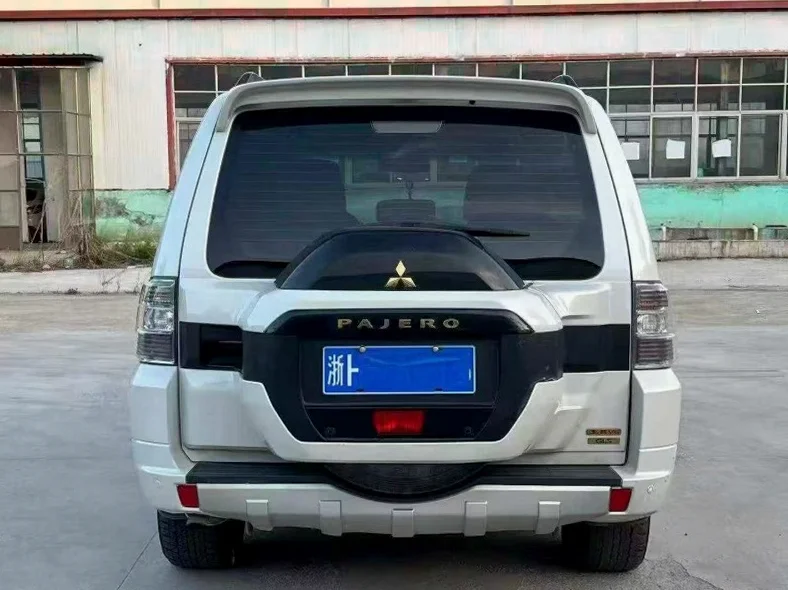 三菱帕杰罗 驾驶室