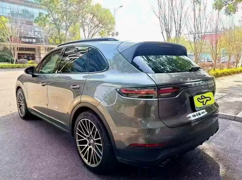 保时捷卡宴 后面外观一