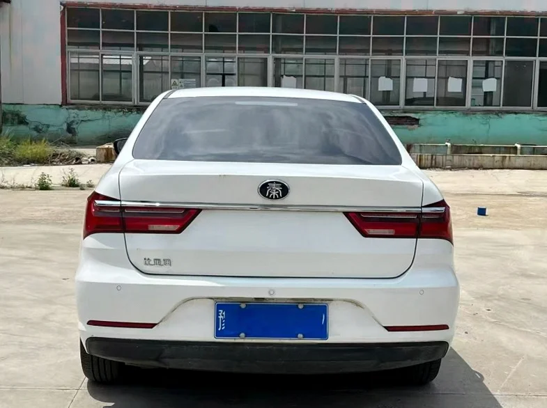 比亚迪秦 驾驶室