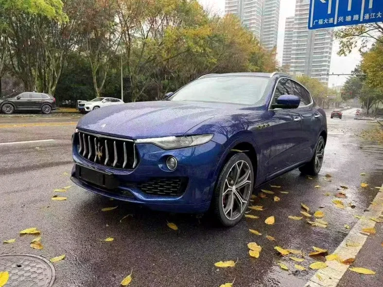 玛莎拉蒂Levante 正面外观二