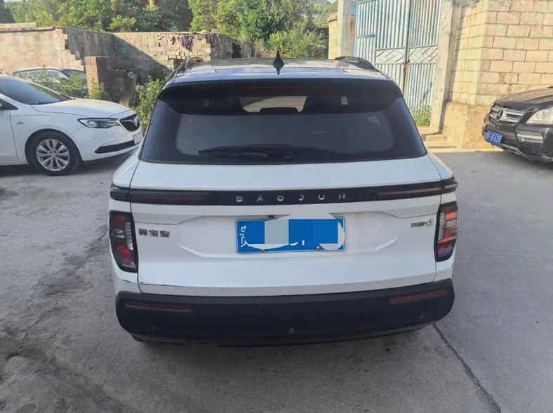 宝骏RS3 后面外观一