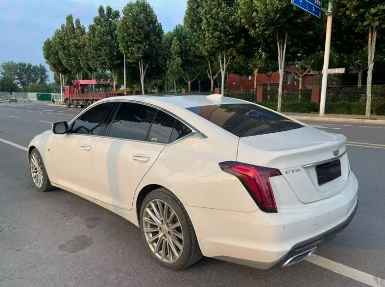 凯迪拉克CT5 后面外观三