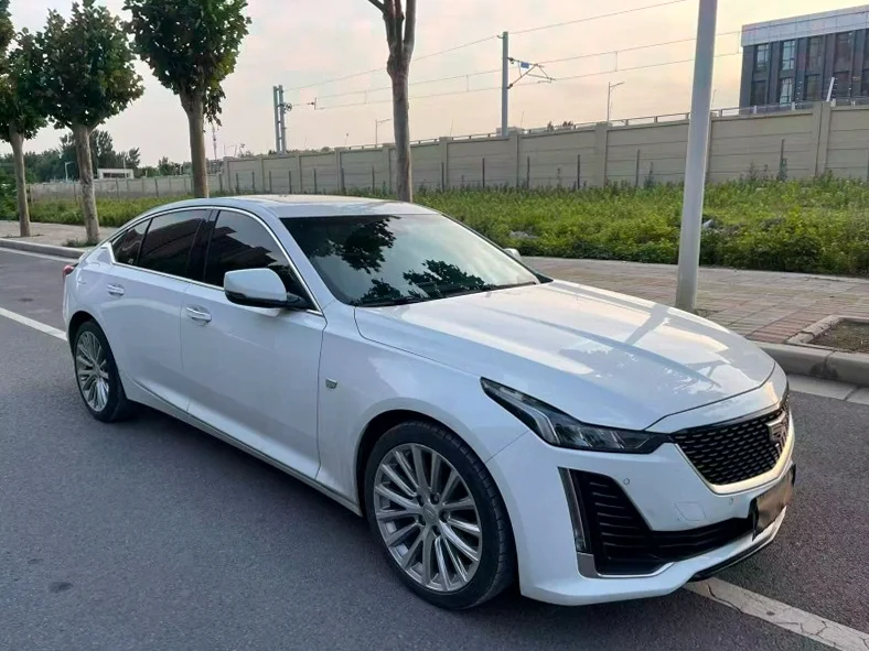 凯迪拉克CT5 正面外观三