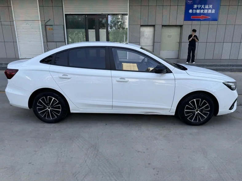 荣威i5 后面外观一