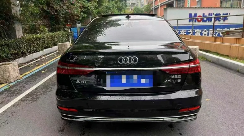 奥迪A6L 驾驶室