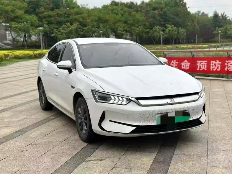 比亚迪秦 正面外观三