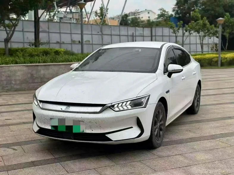 比亚迪秦 正面外观二