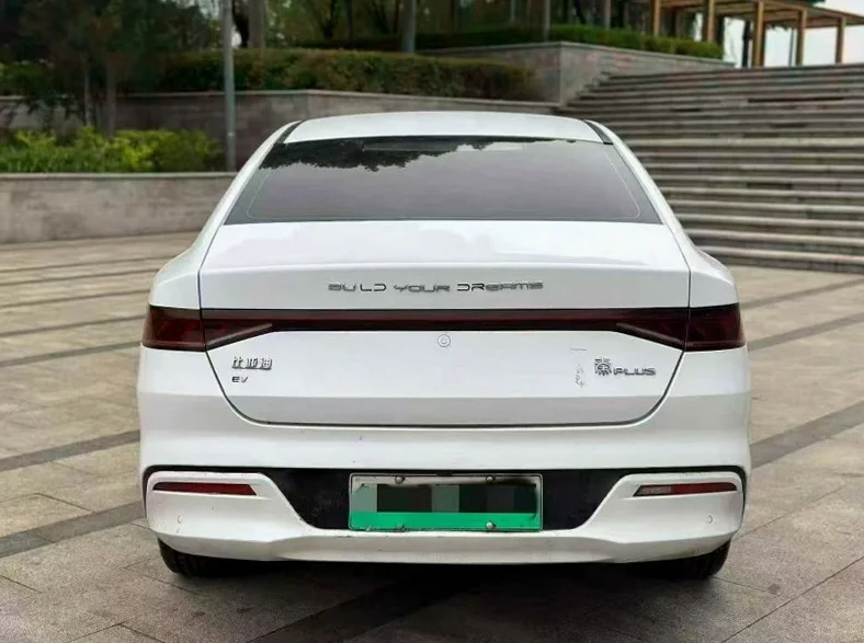 比亚迪秦 驾驶室