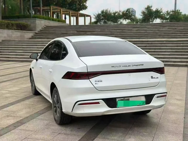 比亚迪秦 内饰前排