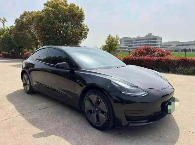 特斯拉MODEL 正面外观三