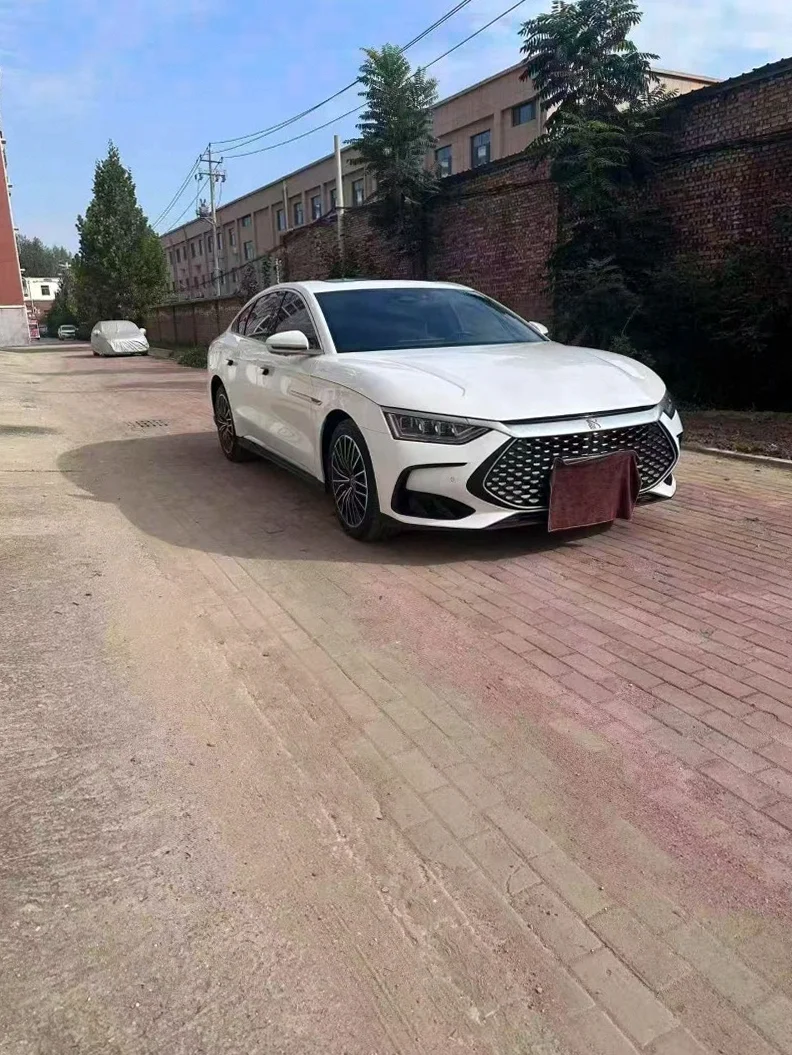 比亚迪汉 正面外观二