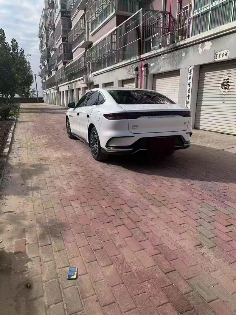比亚迪汉 内饰后排