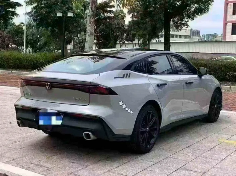 长安汽车UNI 后面外观二