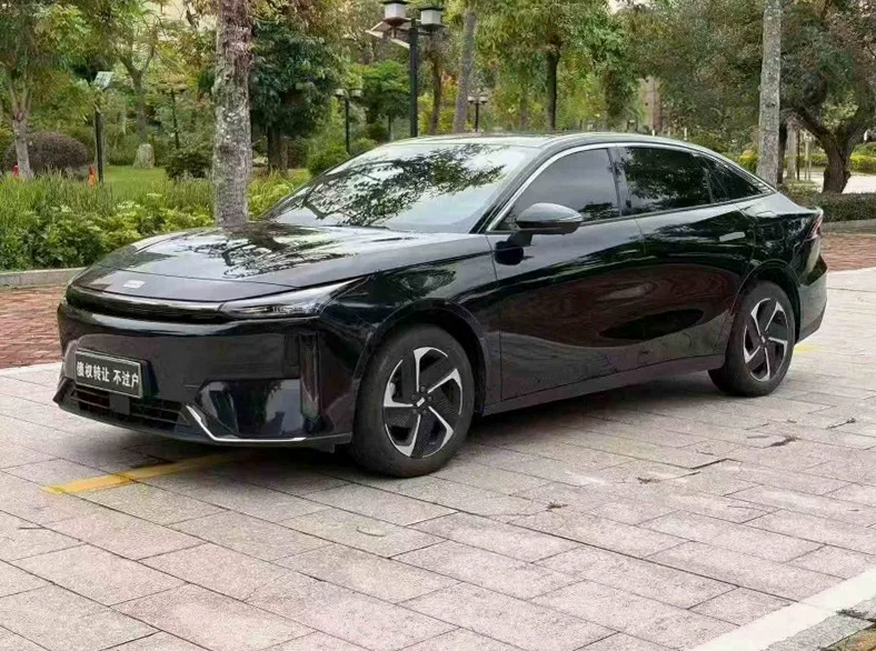 吉利银河 正面外观三