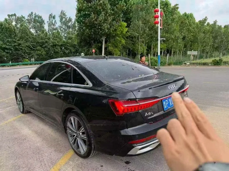 奥迪A6L 内饰后排