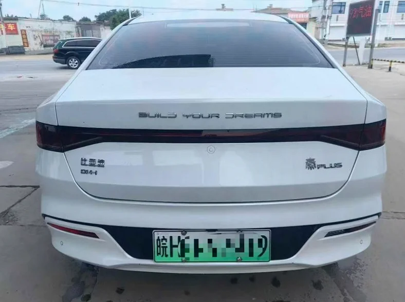 比亚迪秦 后面外观二