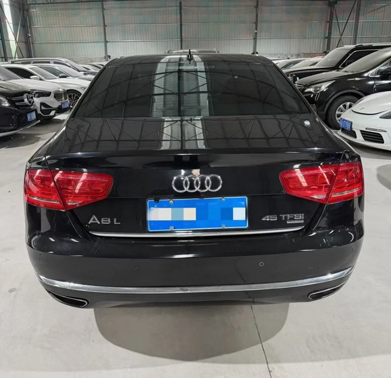 奥迪A8L 后面外观一