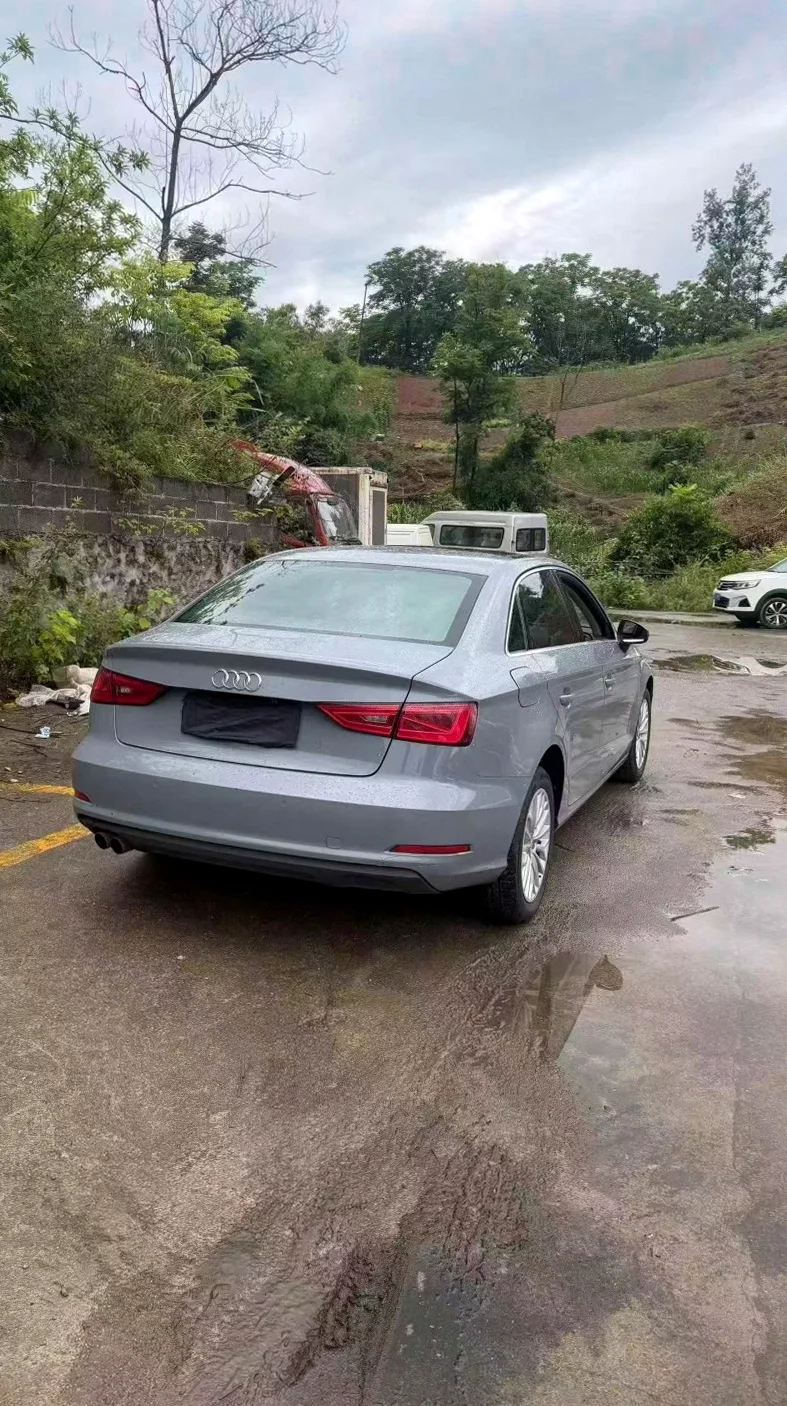 奥迪A3 后面外观一