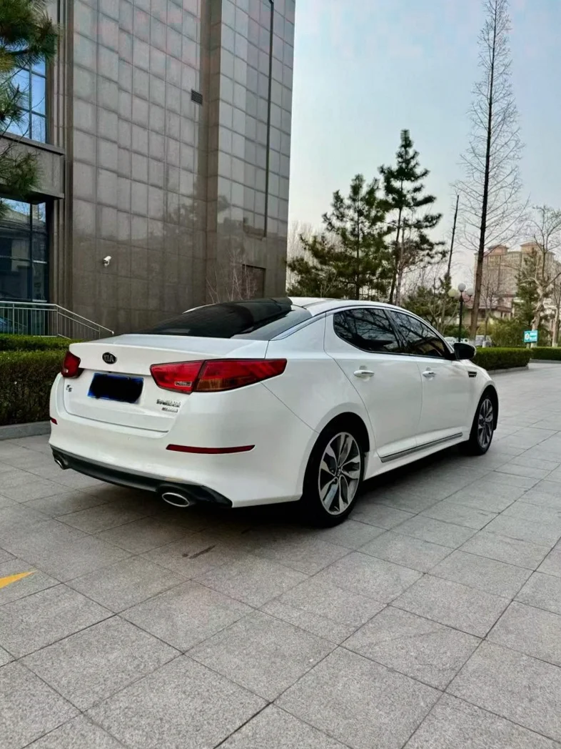 起亚K5 后面外观二