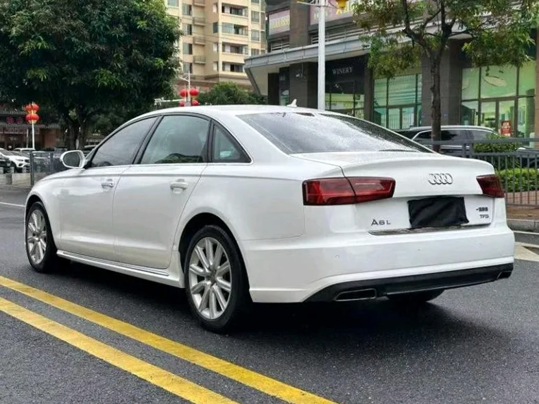 奥迪A6L 驾驶室
