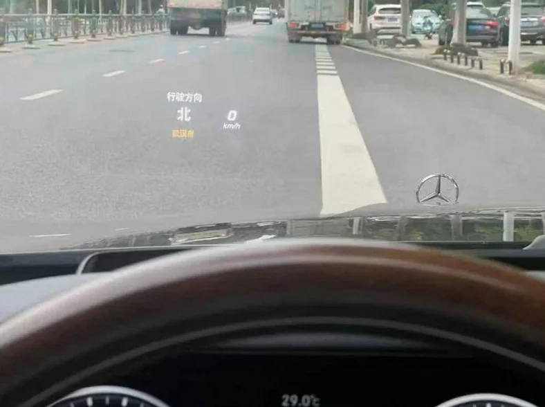 奔驰S 后面外观二