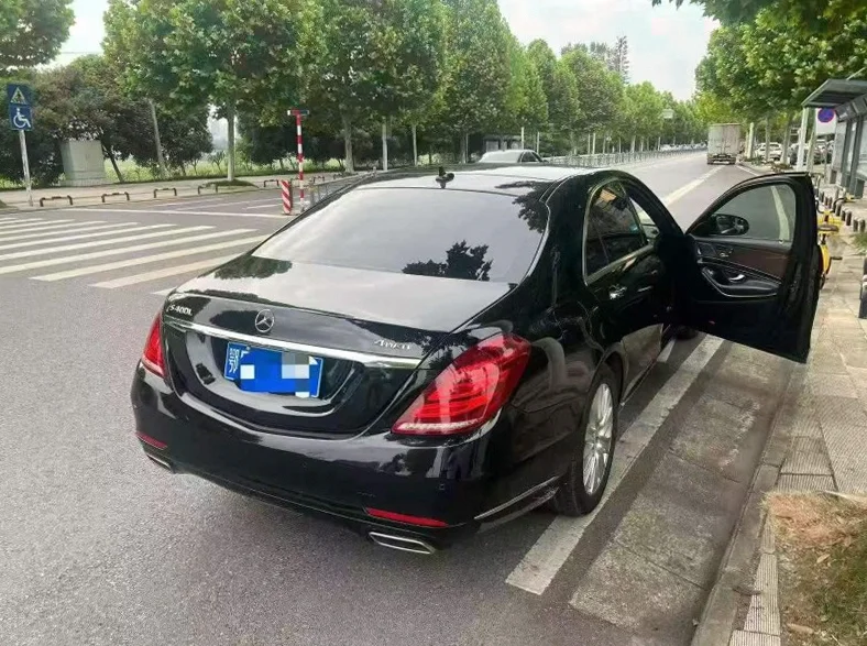 奔驰S 驾驶室