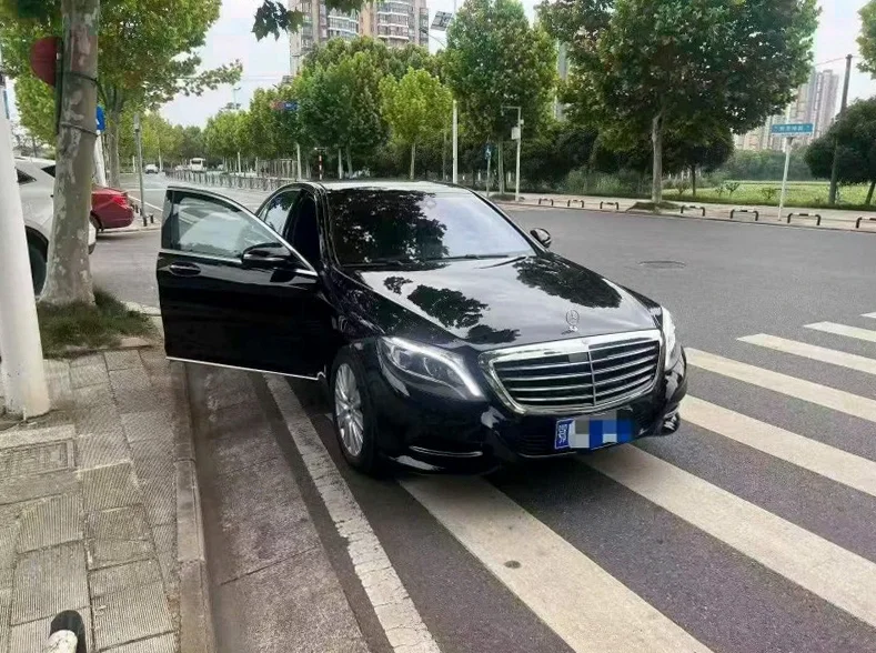 奔驰S 正面外观二
