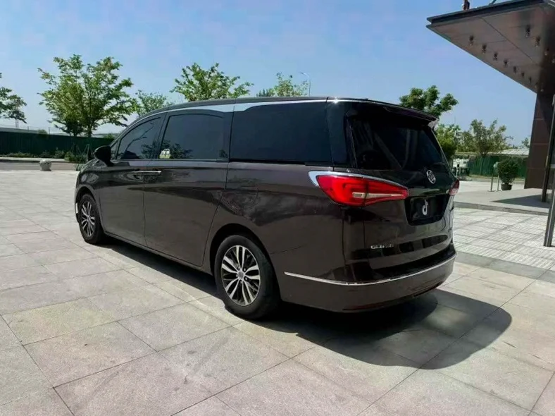 别克GL8 后面外观二