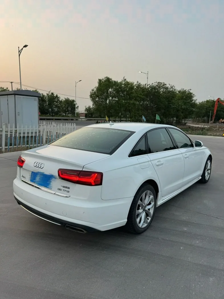 奥迪A6L 内饰前排