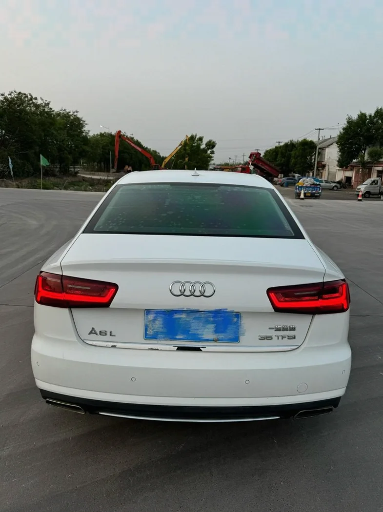 奥迪A6L 驾驶室