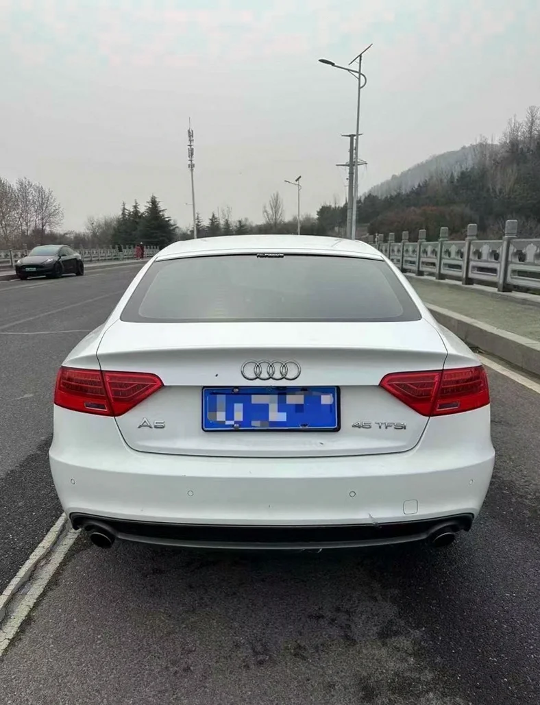 奥迪A5 驾驶室