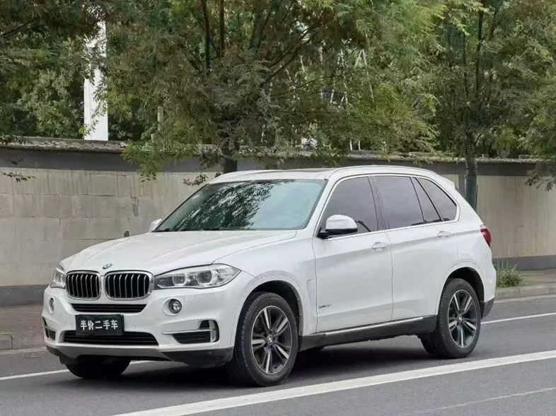 宝马X5 正面外观三