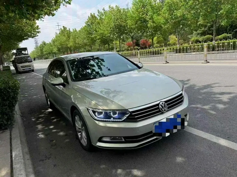 大众迈腾 正面外观二